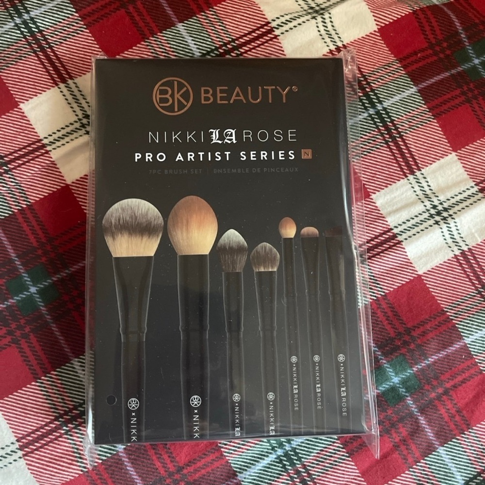 BK Beauty Nikki La Rose brush set